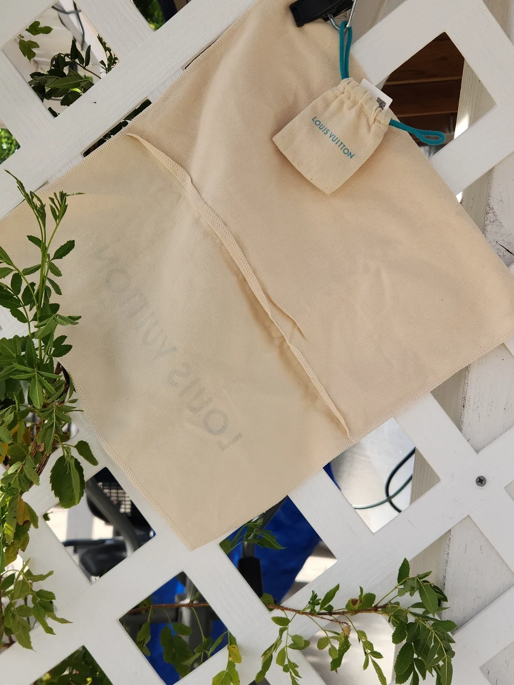 Louis Vuitton Cream Canvas Dust Bag with Teal Logo - Picture 2 of 5